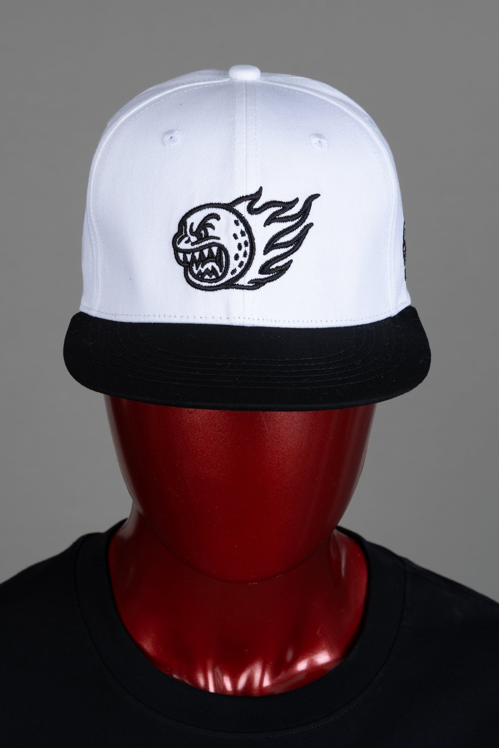 ROX STAR GOLF HAT -FLAT BRIM- WHITE/BLACK BRIM