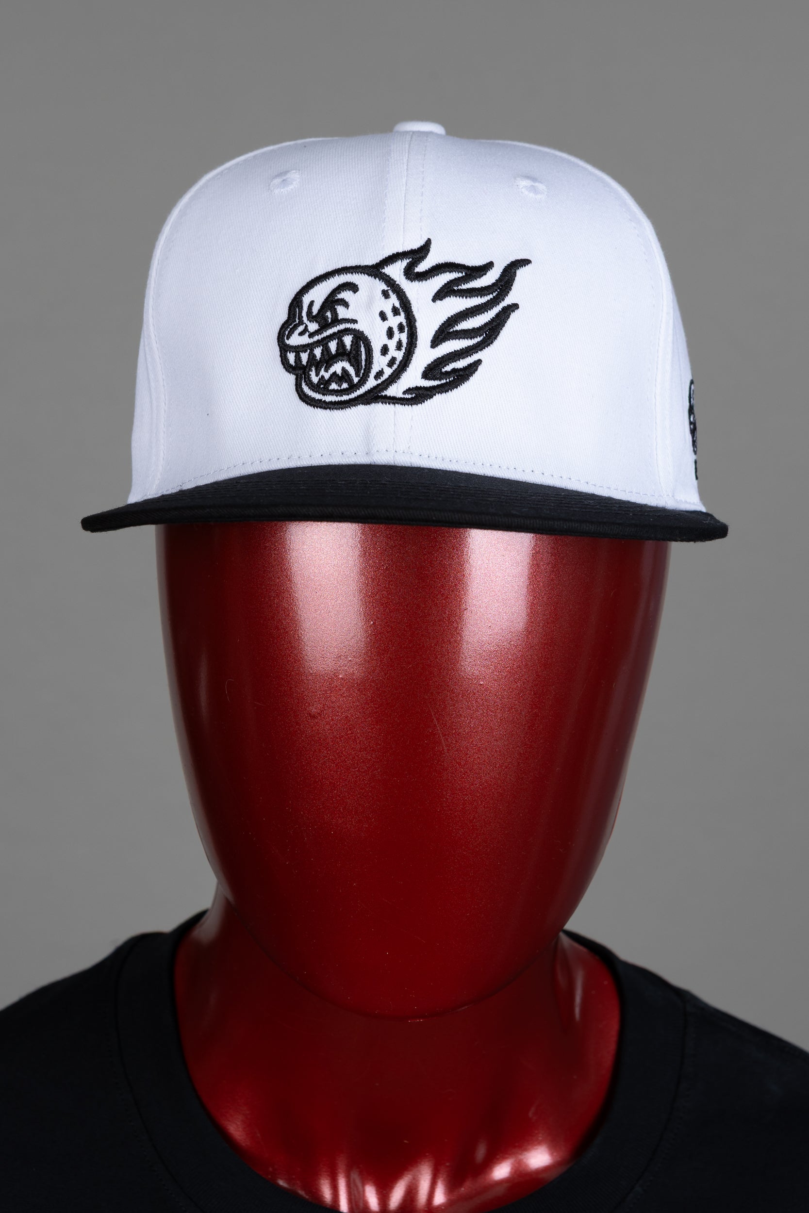 ROX STAR GOLF HAT -FLAT BRIM- WHITE/BLACK BRIM