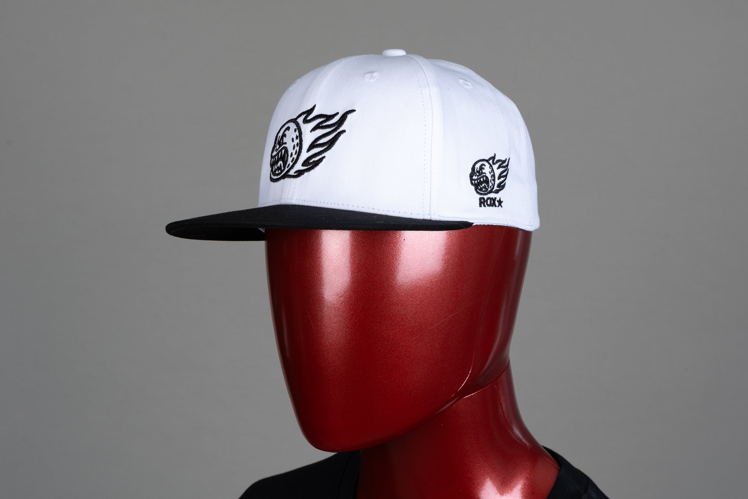 ROX STAR GOLF HAT -FLAT BRIM- WHITE/BLACK BRIM